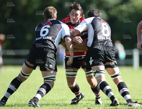 12.09.09 - Pontypool v Pontypridd, Principality Premiership -  Pontypool Cae Trayherne takes on Kristian Dacey (L) and Nathan Strong 