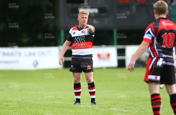 020917 - Pontypool RFC v Rhydyfelin RFC - SSE WRU National Championship - Matthew Jones of Pontypool organises the defence  