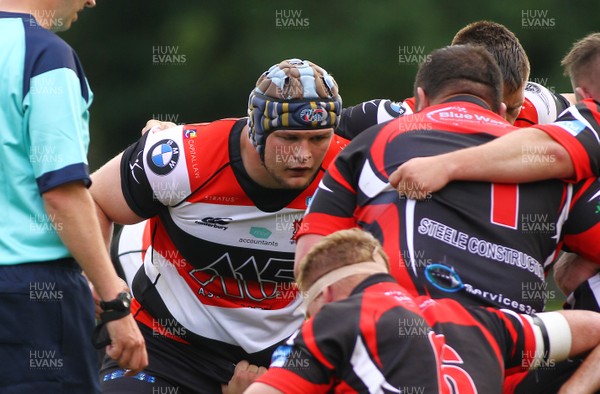 020917 - Pontypool RFC v Rhydyfelin RFC - SSE WRU National Championship - Ollie Drake of Pontypool prepares to scrummage 