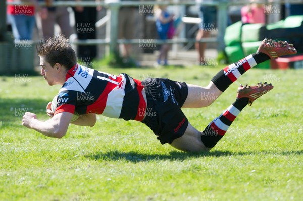 080417 - Pontypool v Tata Steel - Pontypool's Nathan Brooks scores a try