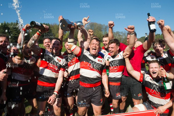 080417 - Pontypool v Tata Steel - Pontypool players celebrate their National Championship success  