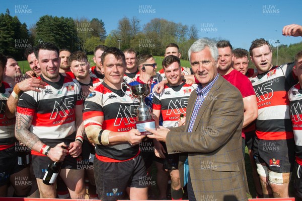 080417 - Pontypool v Tata Steel - Pontypool receive their National Championship trophy from WRU Chairman Gareth Davies 