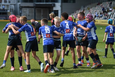 210525 - Pontypridd Schools v Bridgend - WSRU Junior Group - U11’s DC Thomas Cup Final - Bridgend players celebrate the win at full time