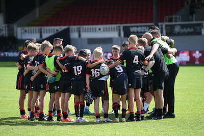 210525 - Pontypridd Schools v Bridgend - WSRU Junior Group - U11’s DC Thomas Cup Final - Pontypridd huddle at full time