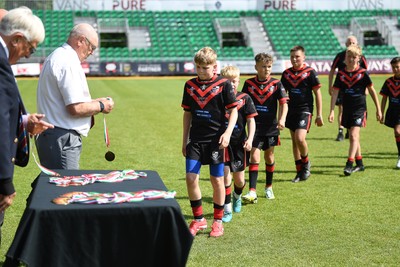 210525 - Pontypridd Schools v Bridgend - WSRU Junior Group - U11’s DC Thomas Cup Final - Pontypridd players collect their medals at full time