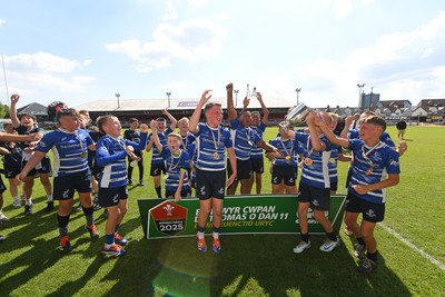 210525 - Pontypridd Schools v Bridgend - WSRU Junior Group - U11’s DC Thomas Cup Final - Bridgend players celebrate lifting the trophy at full time