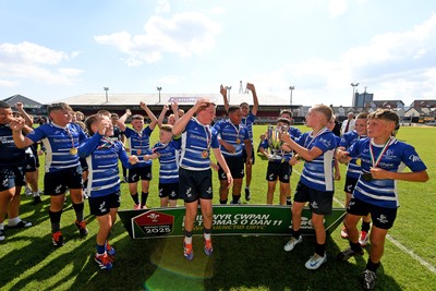 210525 - Pontypridd Schools v Bridgend - WSRU Junior Group - U11’s DC Thomas Cup Final - Bridgend players celebrate lifting the trophy at full time
