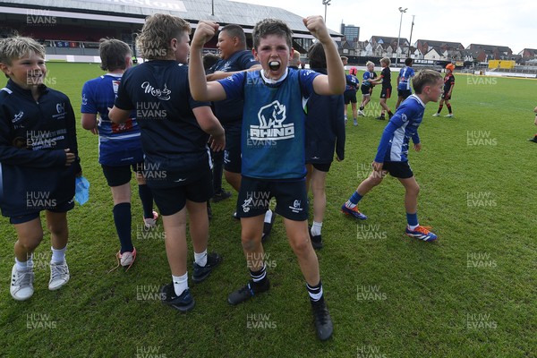 210525 - Pontypridd Schools v Bridgend - WSRU Junior Group - U11’s DC Thomas Cup Final - Bridgend players celebrate the win at full time