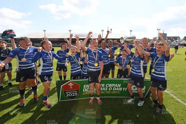 210525 - Pontypridd Schools v Bridgend - WSRU Junior Group - U11’s DC Thomas Cup Final - Bridgend players celebrate lifting the trophy at full time