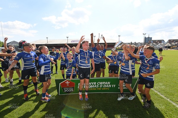 210525 - Pontypridd Schools v Bridgend - WSRU Junior Group - U11’s DC Thomas Cup Final - Bridgend players celebrate lifting the trophy at full time