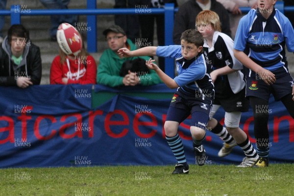 04.05.10 Pontypridd U13's v Ystrad Rhondda U13's - U13's Blues Cup Final - Action between Pontypridd v Ystrad Rhondda. 