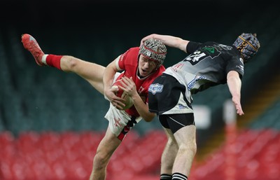 111225 - Pontypridd U16 Schools v Llanelli U16 Schools, Dewar Shield Final - Llyr Morris of Llanelli Schools takes the high ball