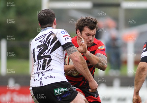 101015 - Pontypridd RFC v Aberavon RFC - Principality Premiership -Chris Davies of Aberavon takes on Dafydd Lockyer of Pontypridd