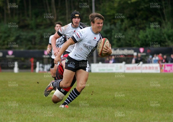 101015 - Pontypridd RFC v Aberavon RFC - Principality Premiership -Jarrod Evans of Pontypridd races in to score a try