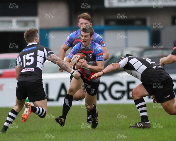 011114 - Pontypridd RFC v Bedwas RFC - Principality Premiership -Lewis I Williams of Pontypridd takes on Harley Thomson(15) and Alun Rees of Bedwas