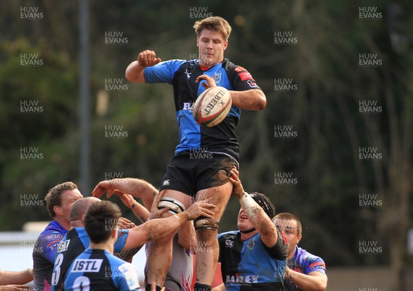 040415 - Pontypridd RFC v Cardiff RFC - Principality Premiership -Jordon Viggers of Cardiff wins lineout ball