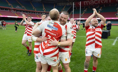 050425  Pontypridd v Cross Keys, WRU Premiership Cup Final - Pontypridd applaud their fans at the end of the match