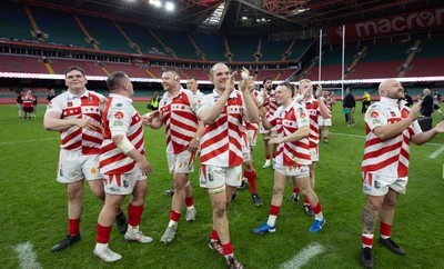 050425  Pontypridd v Cross Keys, WRU Premiership Cup Final - Pontypridd applaud their fans at the end of the match