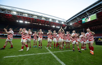050425  Pontypridd v Cross Keys, WRU Premiership Cup Final - Pontypridd applaud their fans at the end of the match