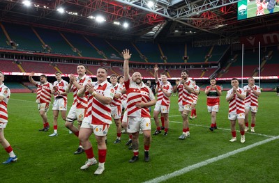 050425  Pontypridd v Cross Keys, WRU Premiership Cup Final - Pontypridd applaud their fans at the end of the match
