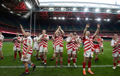 050425  Pontypridd v Cross Keys, WRU Premiership Cup Final - Pontypridd applaud their fans at the end of the match