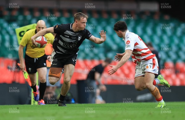 050425  Pontypridd v Cross Keys, WRU Premiership Cup Final - Tom Sullivan of Cross Keys looks to hold off Joe Davies of Pontypridd