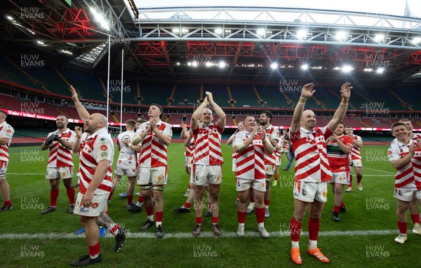 050425  Pontypridd v Cross Keys, WRU Premiership Cup Final - Pontypridd applaud their fans at the end of the match