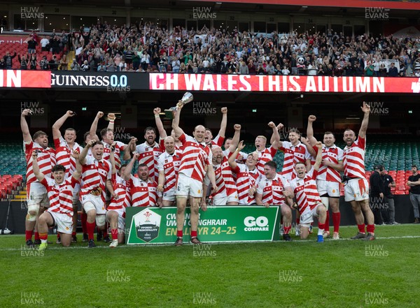 050425  Pontypridd v Cross Keys, WRU Premiership Cup Final - Pontypridd celebrate after being presented with the Premiership Cup