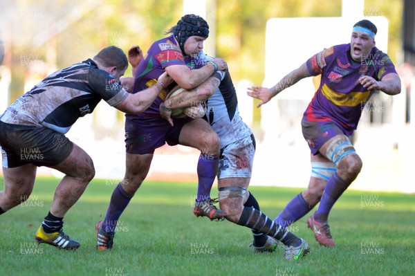 311015 - Pontypridd-Ebbw_Vale_Principality_Premiership-Ebbw Vale's Matthew Williams tackled by Pontypridd's Chris Phillips and Owen Sheppeard