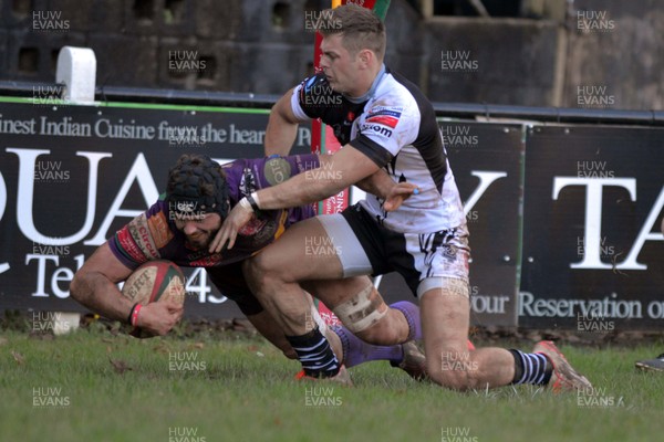 311015 - Pontypridd-Ebbw_Vale_Principality_Premiership-Ebbw Vale's Luke Crocker dives for a try