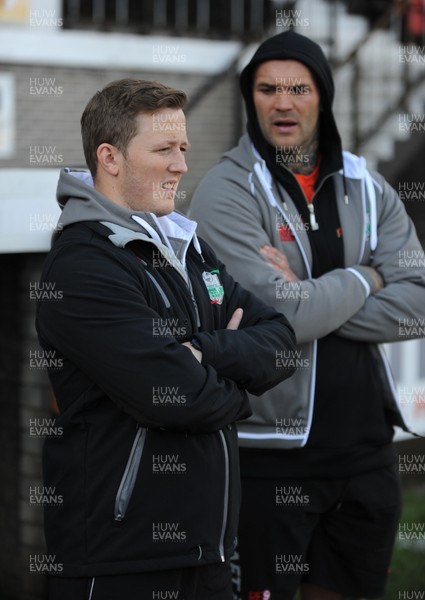 311015 - Pontypridd-Ebbw_Vale_Principality_Premiership-Ebbw Vale's fitness coach Lewis Roberts and injured captain Damien Hudd