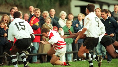 041195 - Pontypridd v Fiji - David Manley of Pontypridd scores a try