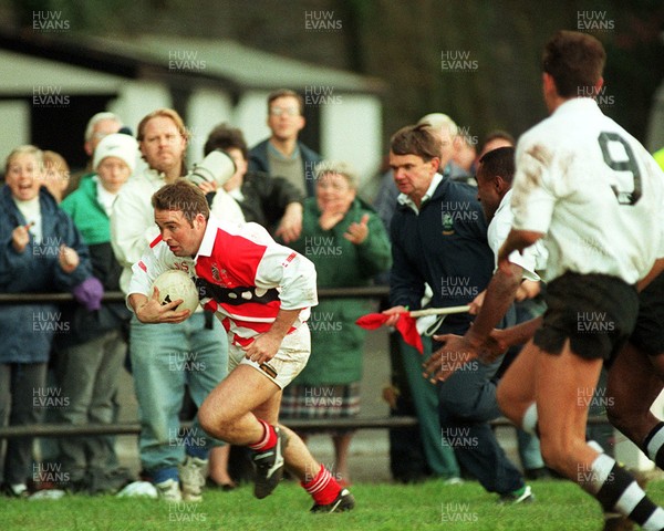 041195 - Pontypridd v Fiji - David Manley of Pontypridd runs into score a try