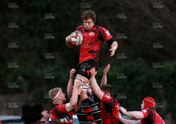 050413 Pontypridd RFC v Jersey RFC - British and Irish Cup -Jersey's Paul Rodgers wins lineout ball