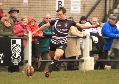 280315 - Pontypridd RFC v Llandovery RFC - Swalec Cup -Jarad Evans of Pontypridd kicks a goal