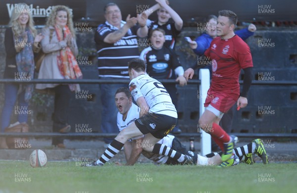 180513 - Pontypridd v Llanelli - Principality Premiership Final -Chris Dicomidis of Pontypridd celebrates his try 