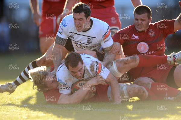 180513 - Pontypridd v Llanelli - Principality Premiership Final -Simon Humberstone of Pontypridd scores try 