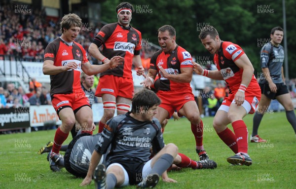 19.05.11 - Pontypridd v Llanelli - Principality Premiership Play-Off Final - Llanelli players celebrate Dan Newton(ground) try. 