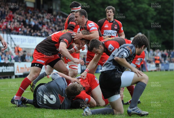 19.05.11 - Pontypridd v Llanelli - Principality Premiership Play-Off Final - Llanelli players celebrate Dan Newton(ground) try. 