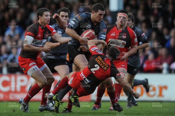 19.05.11 - Pontypridd v Llanelli - Principality Premiership Play-Off Final - Dafydd Lockyer of Pontypridd holds off Craig Hawkins(2) of Llanelli. 