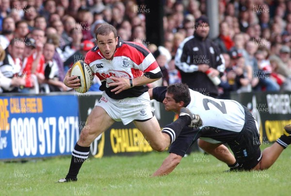 191002 - Pontypridd v Rugby Roma - Parker Pen Challenge Cup - Ponty's Paul John beats tackle by Alessio Murrazzani