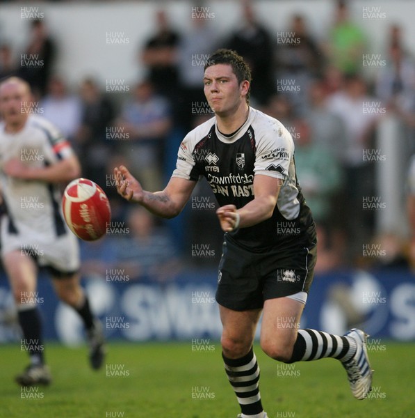 09.04.11 Pontypridd v Swansea SWALEC CUP Semi-Final Ponty's Dean Gunter. 