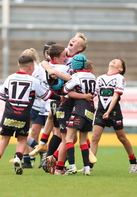 280426 - Pontypridd v Swansea, DC Thomas Cup Final - Pontypridd celebrate winning the DC Thomas Cup Final