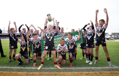 280426 - Pontypridd v Swansea, DC Thomas Cup Final - Pontypridd celebrate winning the DC Thomas Cup Final