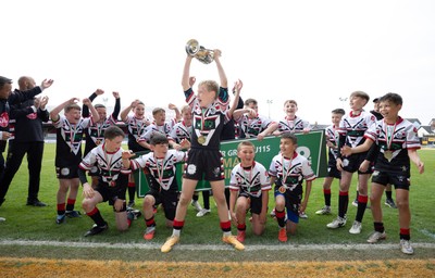 280426 - Pontypridd v Swansea, DC Thomas Cup Final - Pontypridd celebrate winning the DC Thomas Cup Final