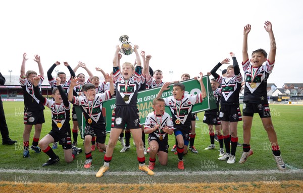 280426 - Pontypridd v Swansea, DC Thomas Cup Final - Pontypridd celebrate winning the DC Thomas Cup Final