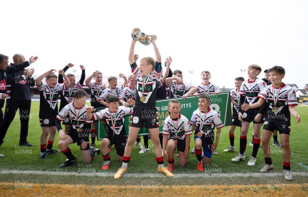 280426 - Pontypridd v Swansea, DC Thomas Cup Final - Pontypridd celebrate winning the DC Thomas Cup Final