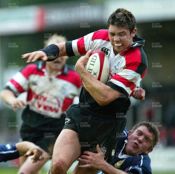 290403 - Pontypridd v Swansea - Welsh Premiership - Pontypridd's Matthew Nuthall breaks through to score try