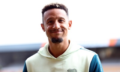 070825 - Port Vale v Cardiff City - Sky Bet League 1 - Callum Robinson of Cardiff