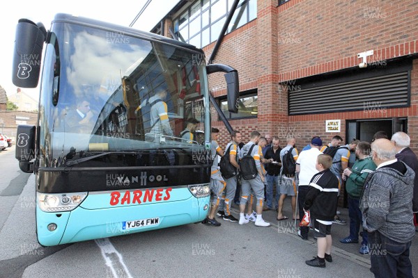 010918 - Port Vale v Newport County, Sky Bet League 2 - Newport County players and officials arrive at Vale Park after being delayed 